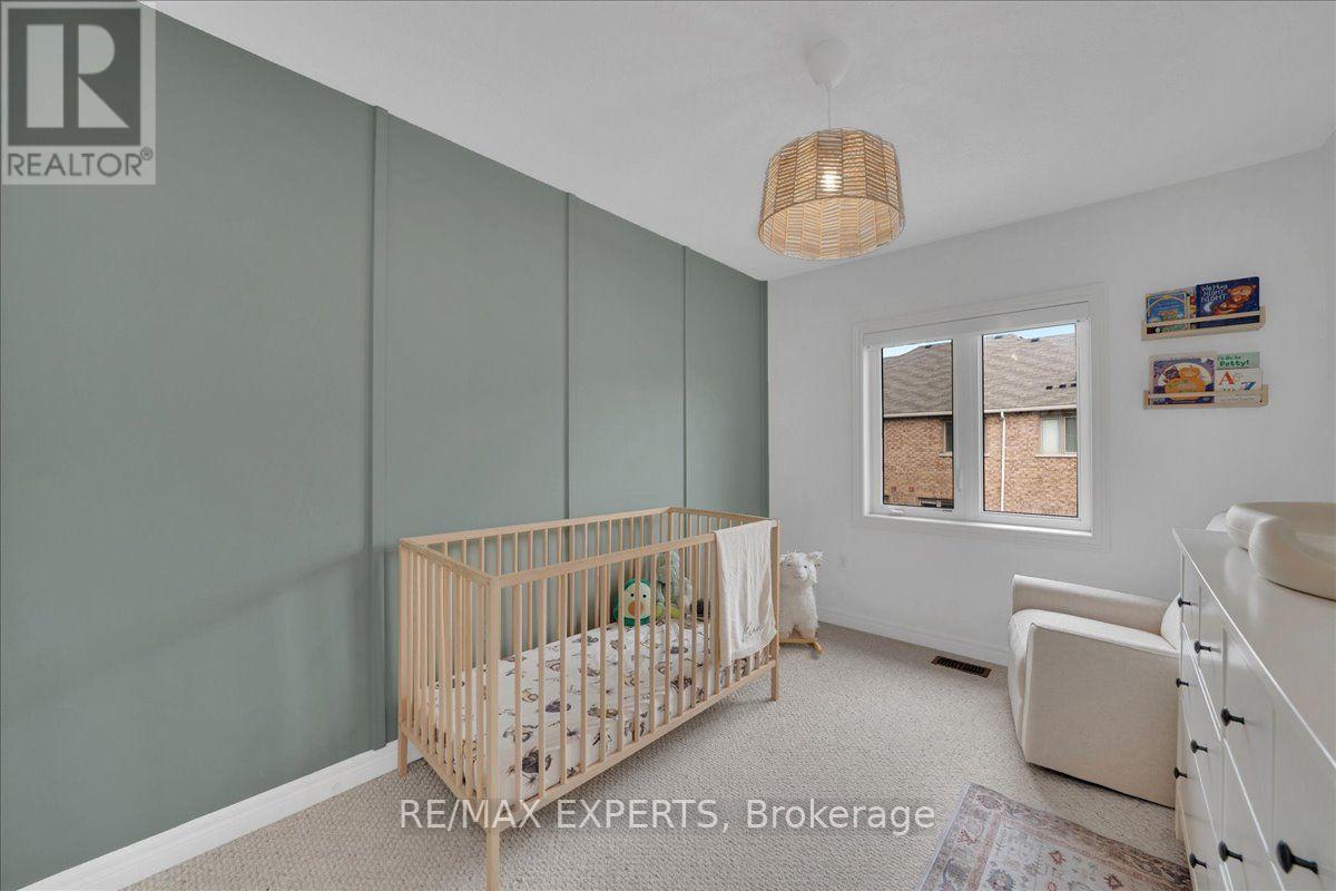 90 Selby Crescent — photo 33