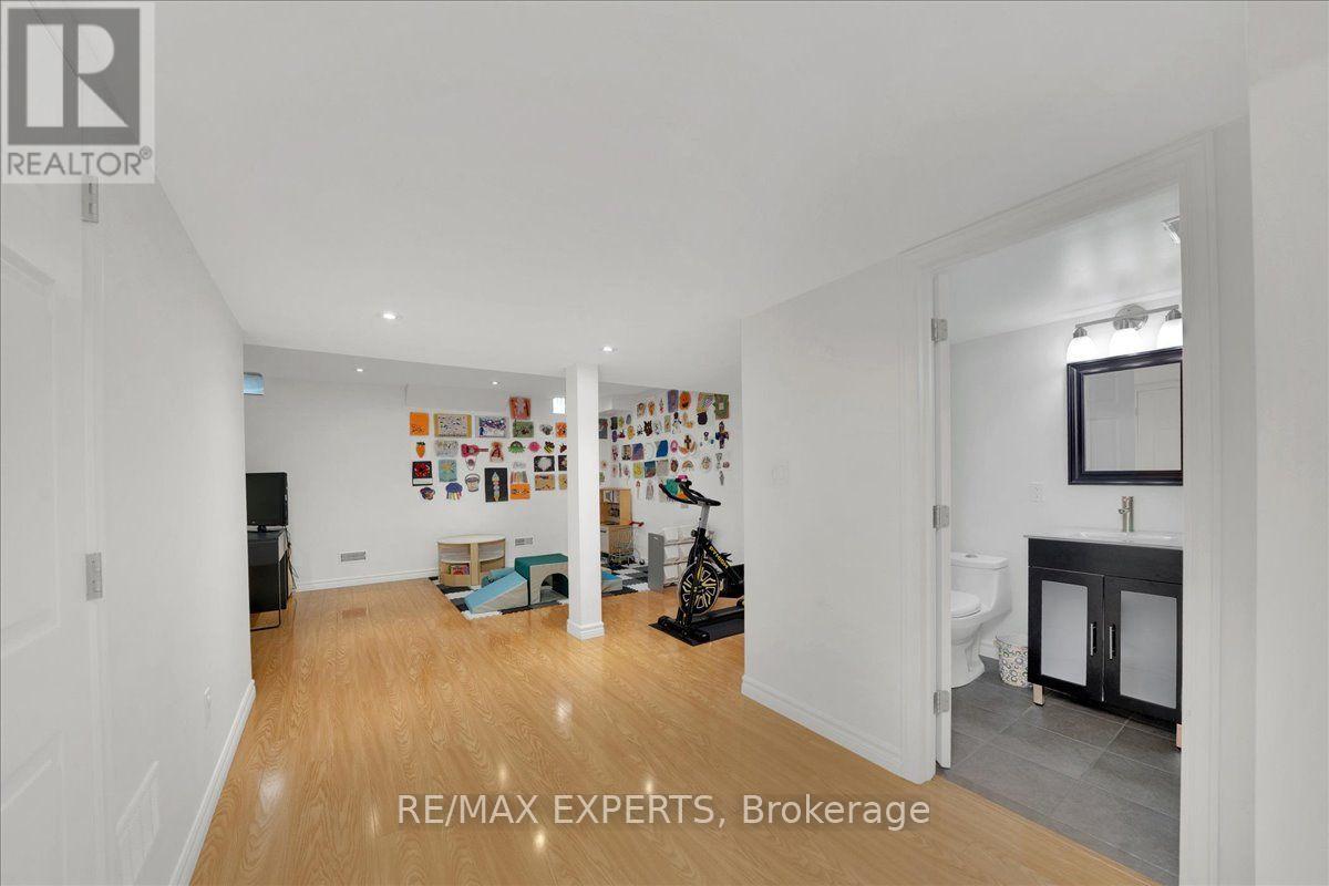 90 Selby Crescent — photo 35