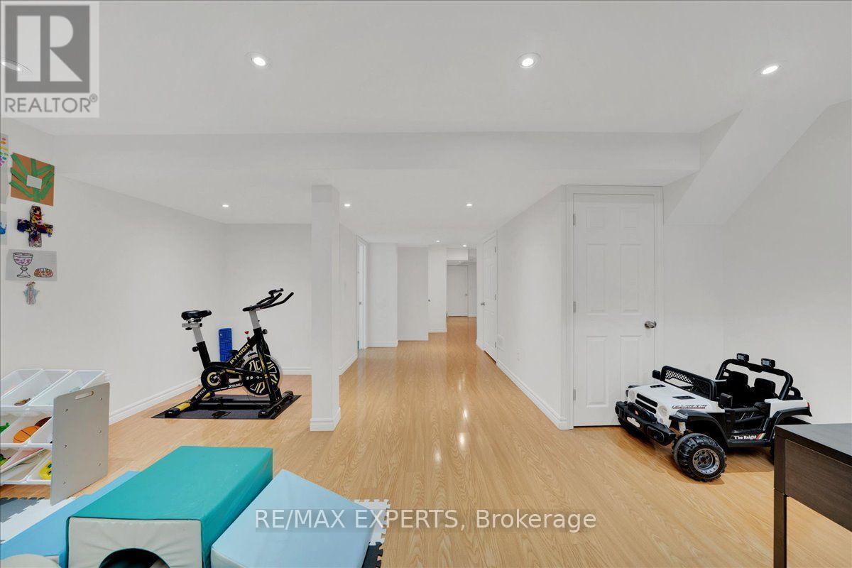 90 Selby Crescent — photo 39