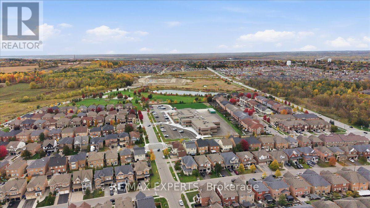 90 Selby Crescent — photo 45