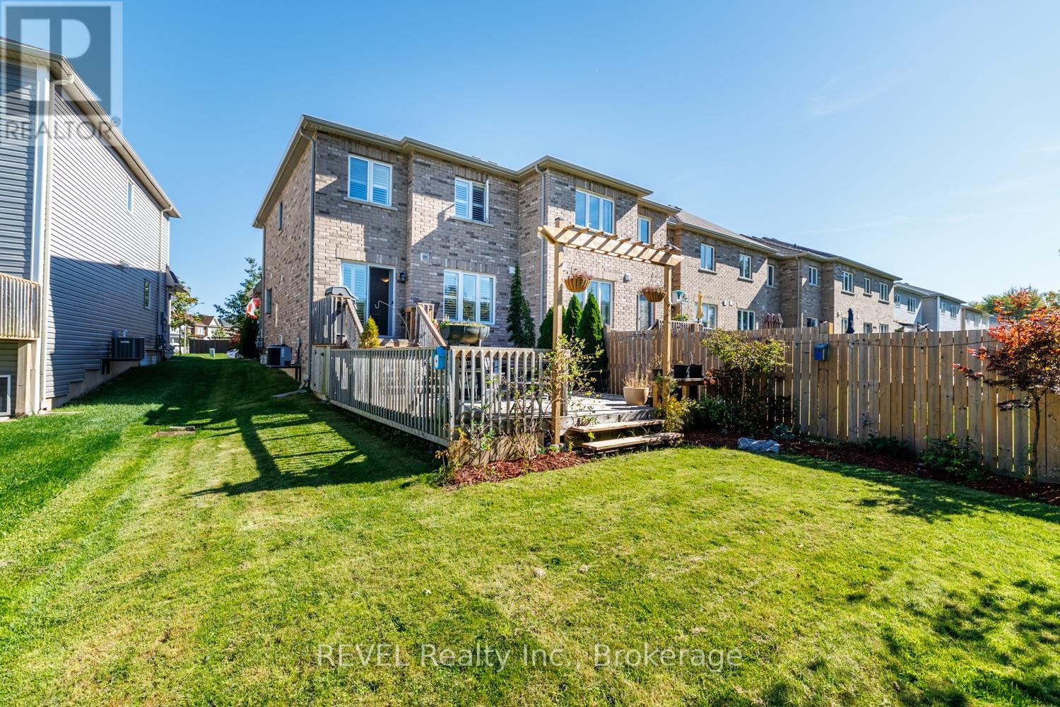 166 Esther Crescent — photo 31