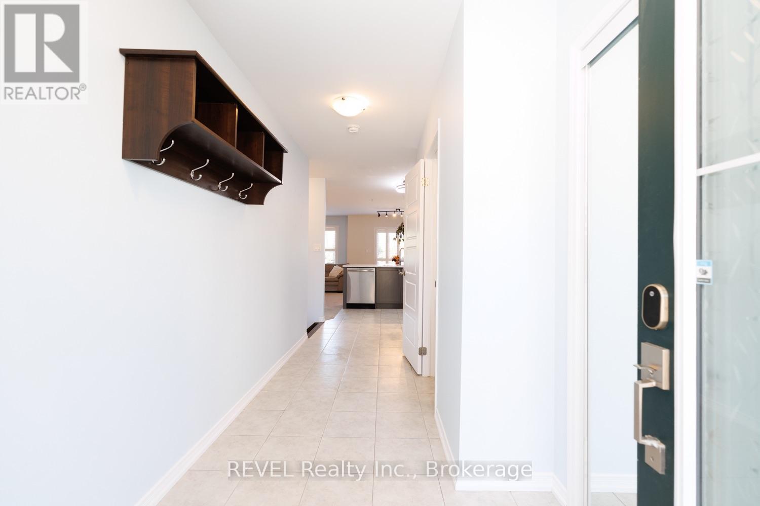 166 Esther Crescent — photo 4