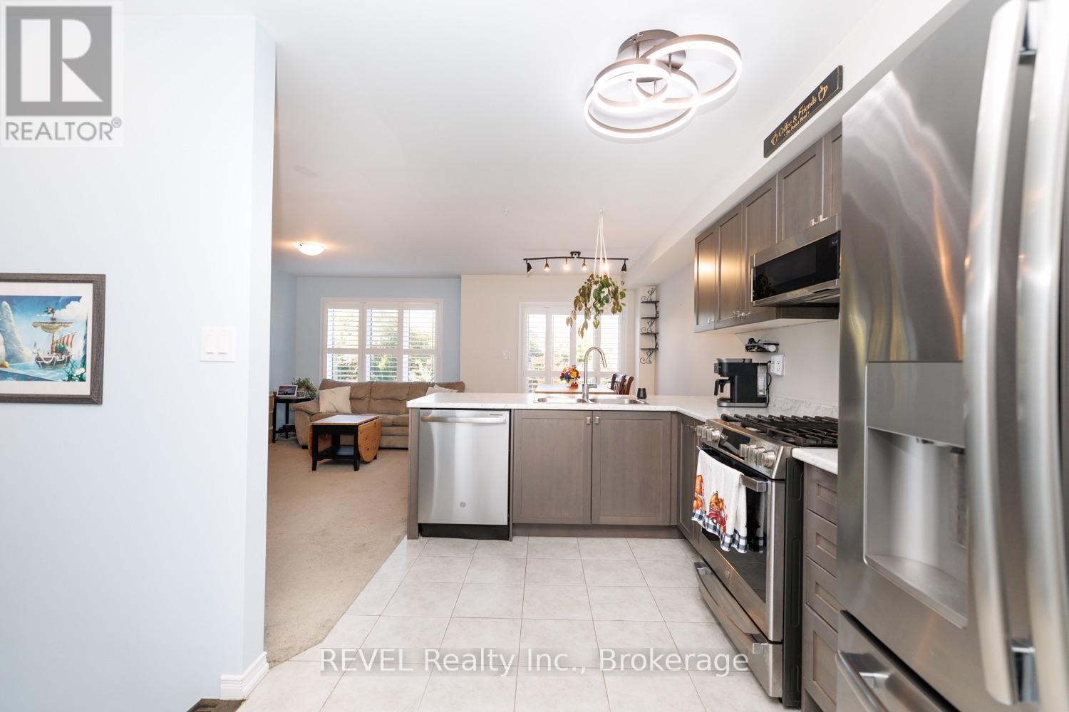166 Esther Crescent — photo 7