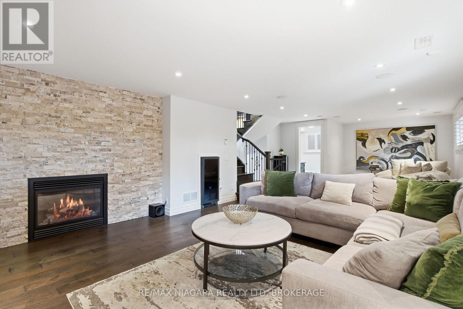 13 Royal Henley Boulevard — photo 24