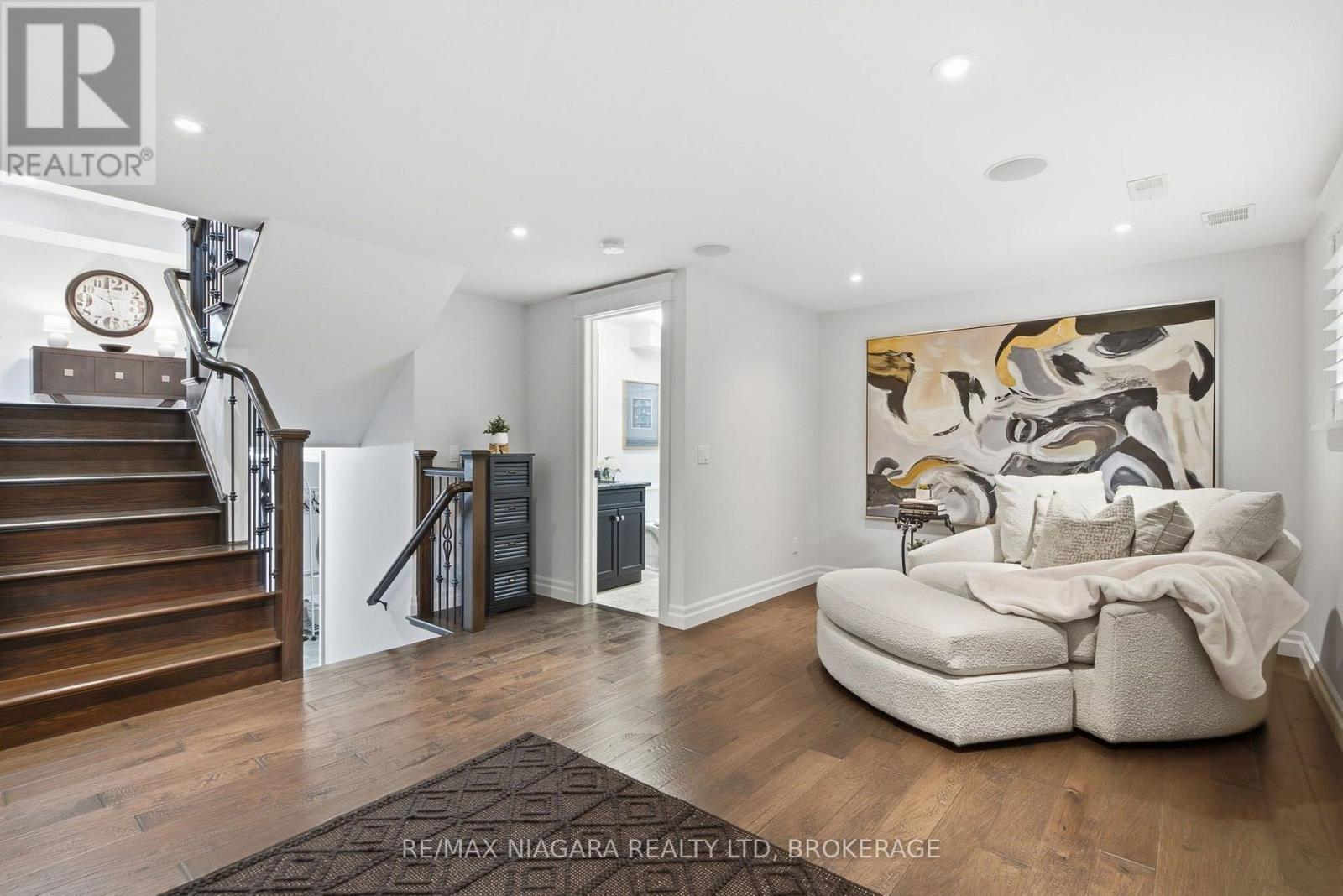 13 Royal Henley Boulevard — photo 25