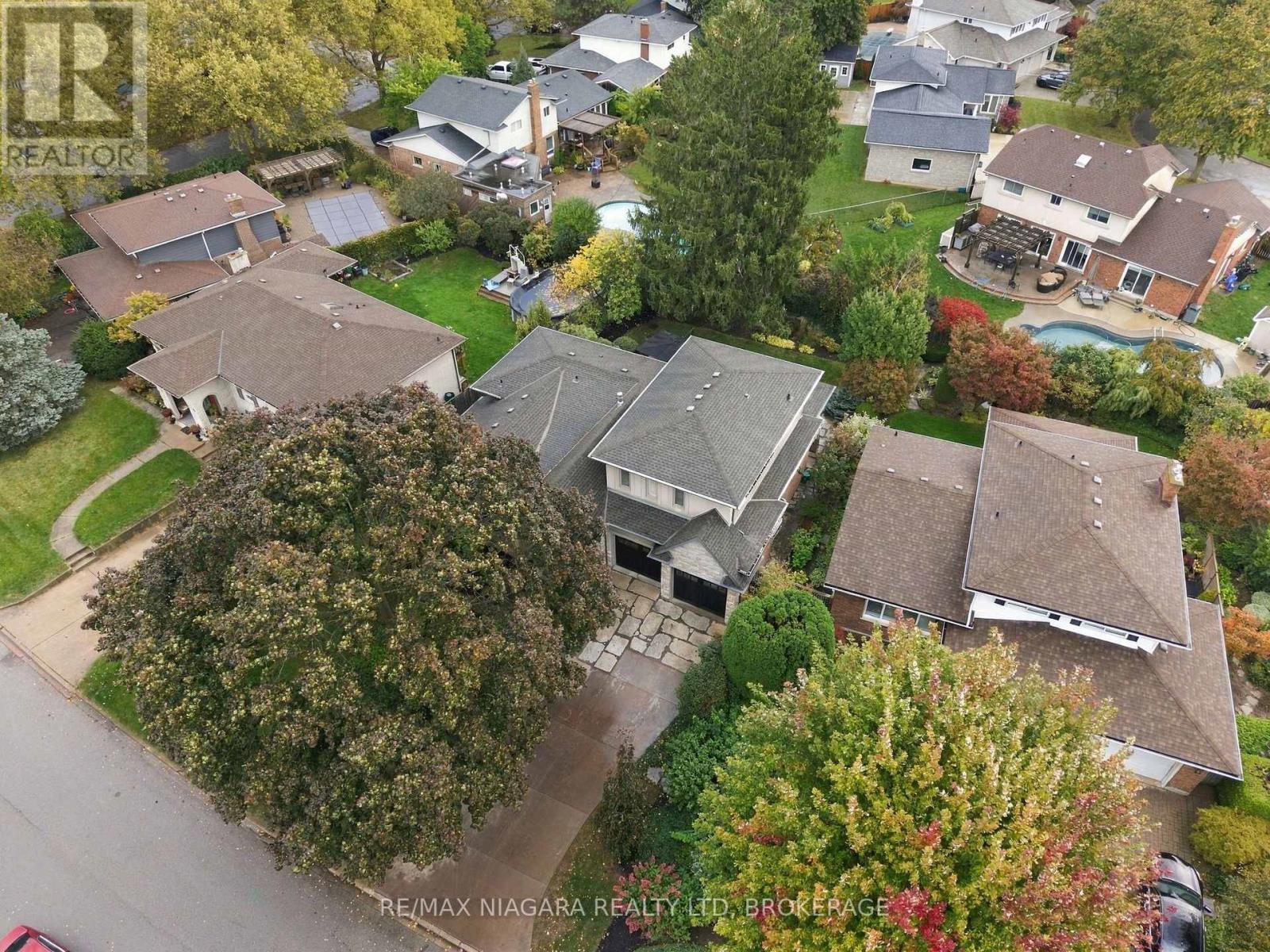 13 Royal Henley Boulevard — photo 43