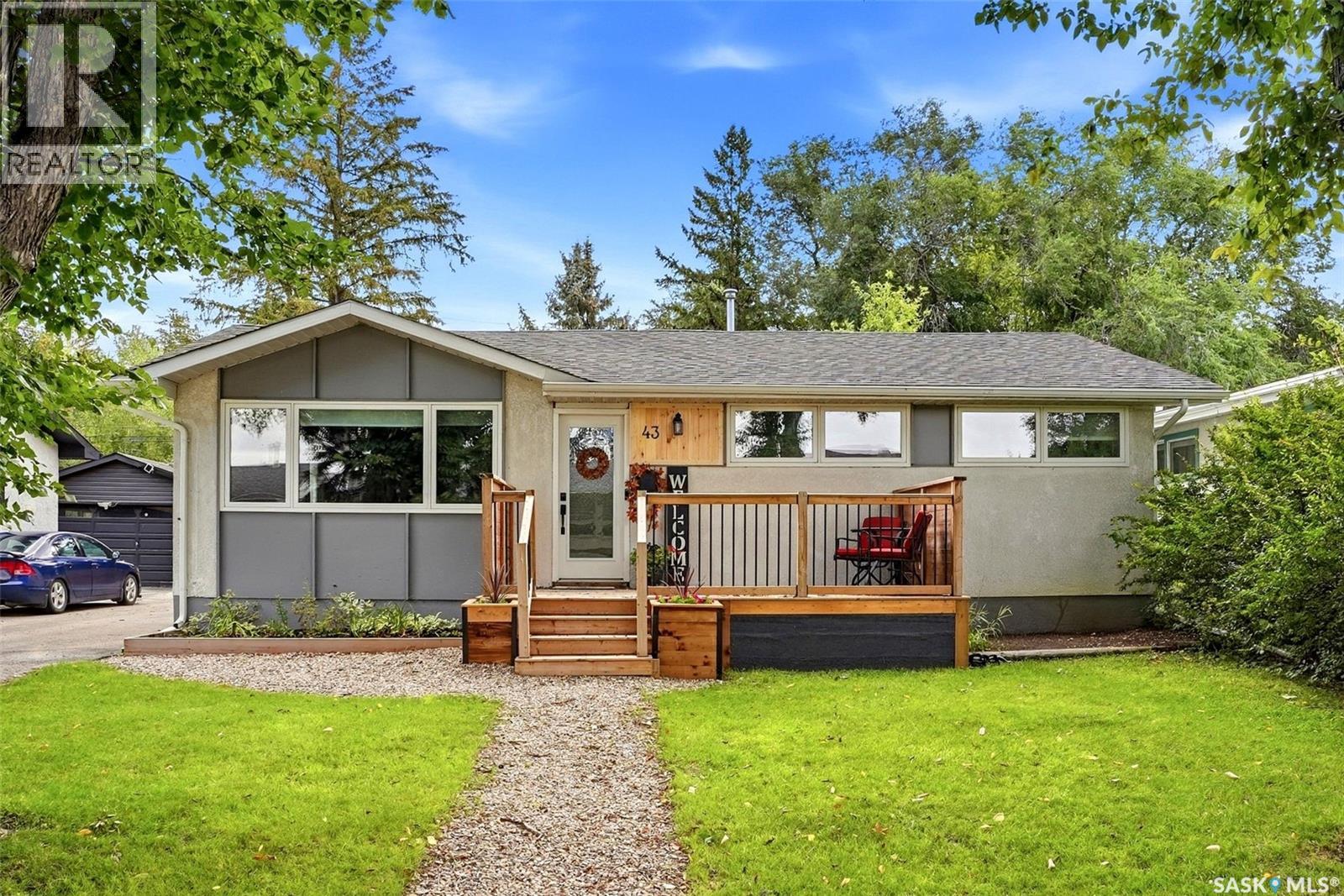 43 RICHARDSON CRESCENT - 1