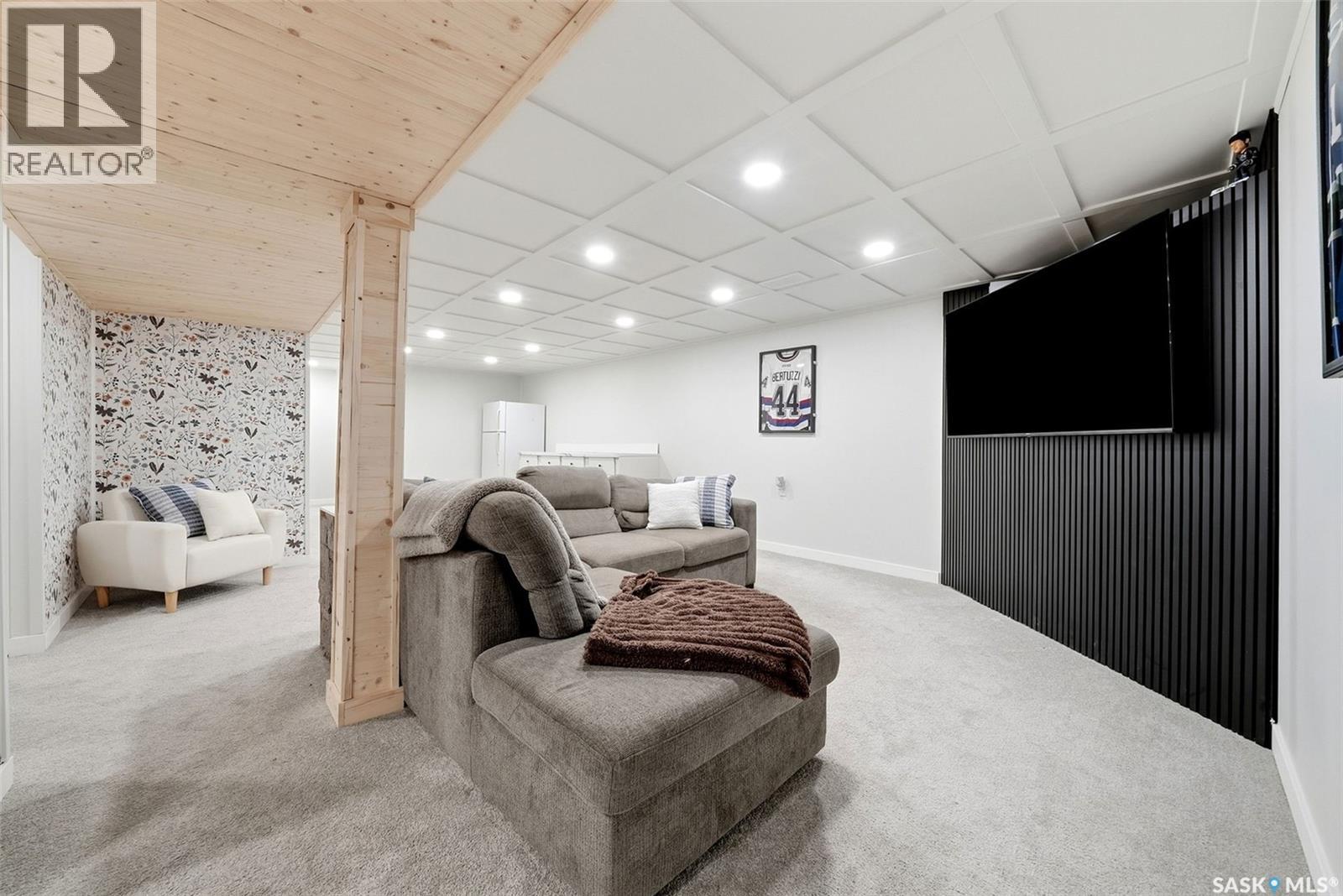 43 RICHARDSON CRESCENT - 25