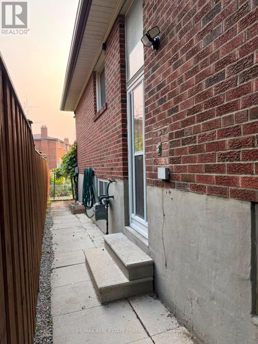 Photo of 82 Sharpecroft Boulevard