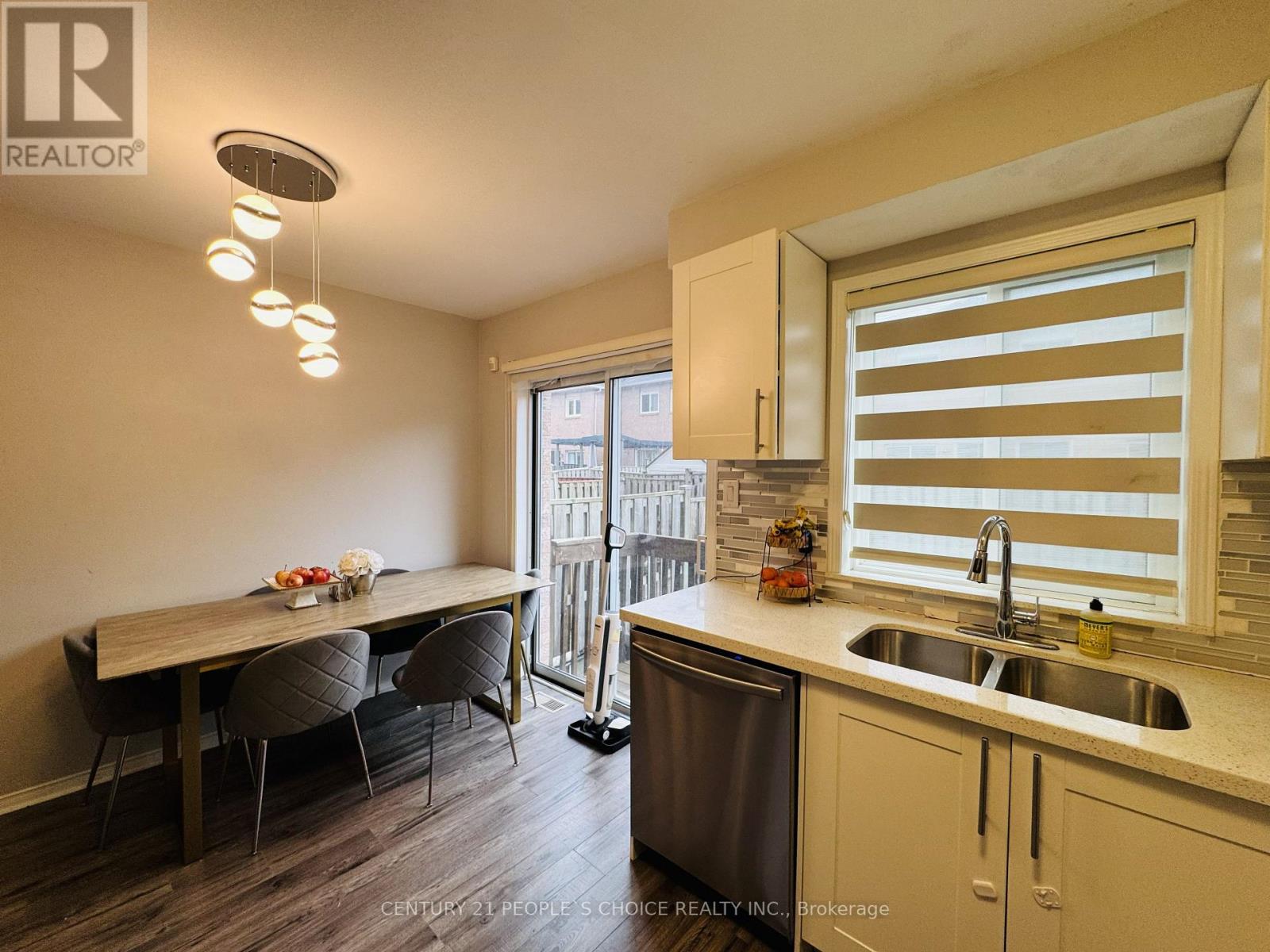 110 Spadina Road — photo 10