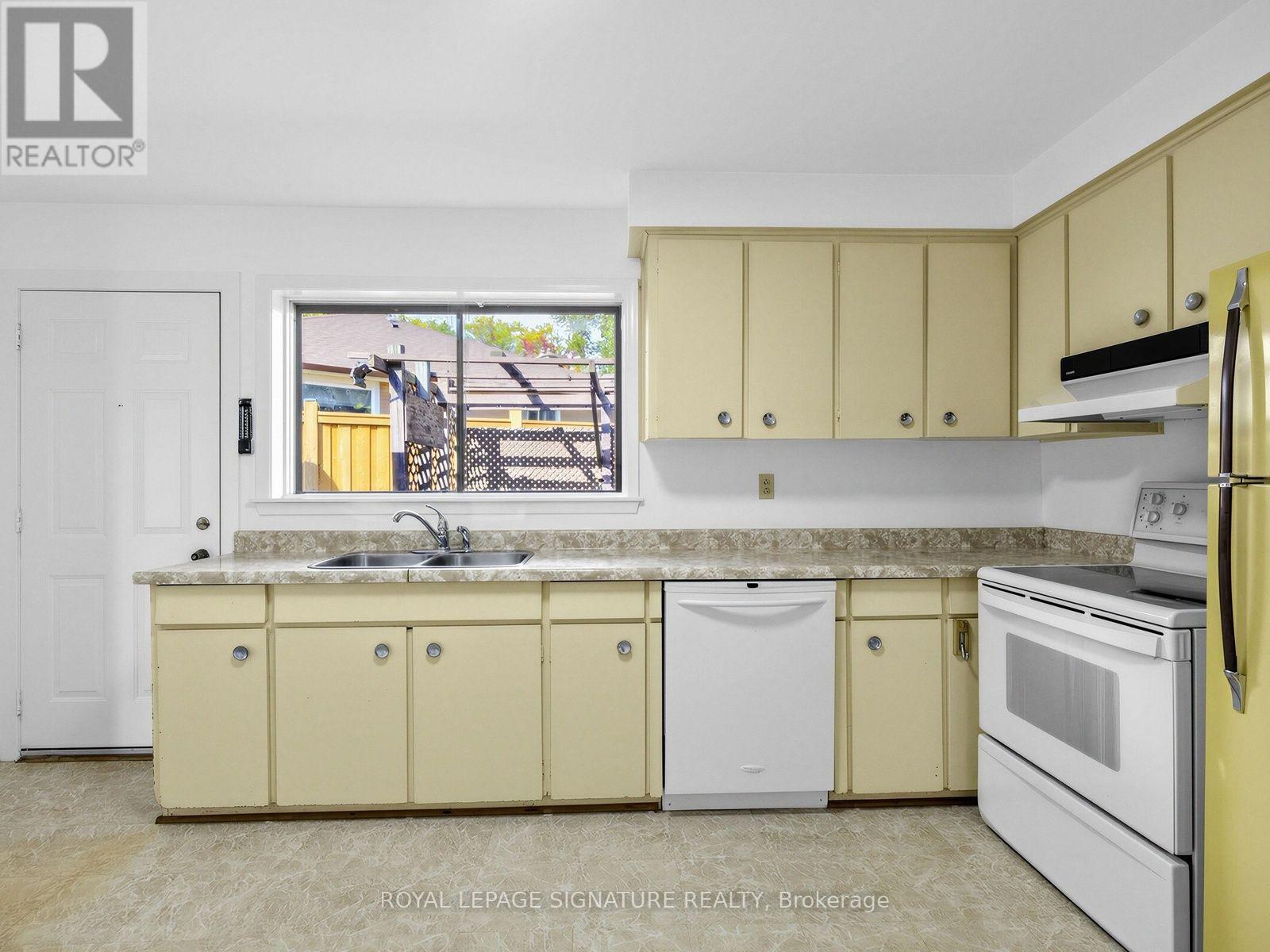 11 Albion Crescent — photo 12