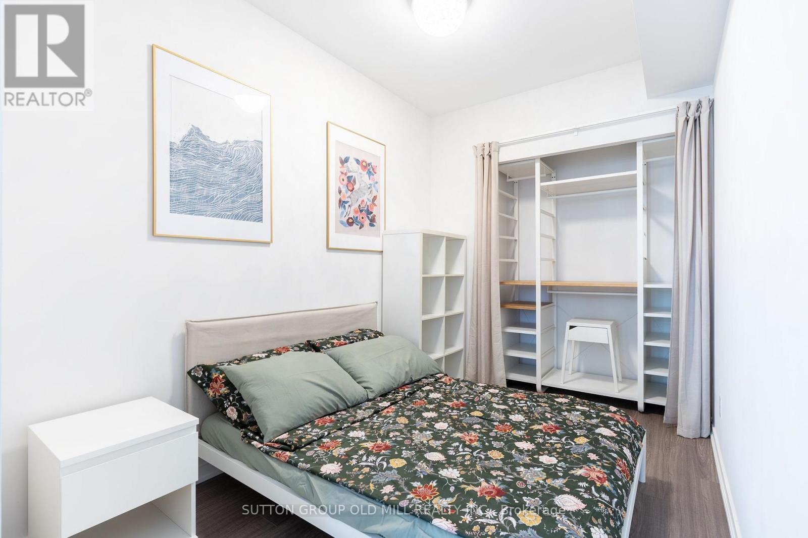 105 The Queensway — photo 19