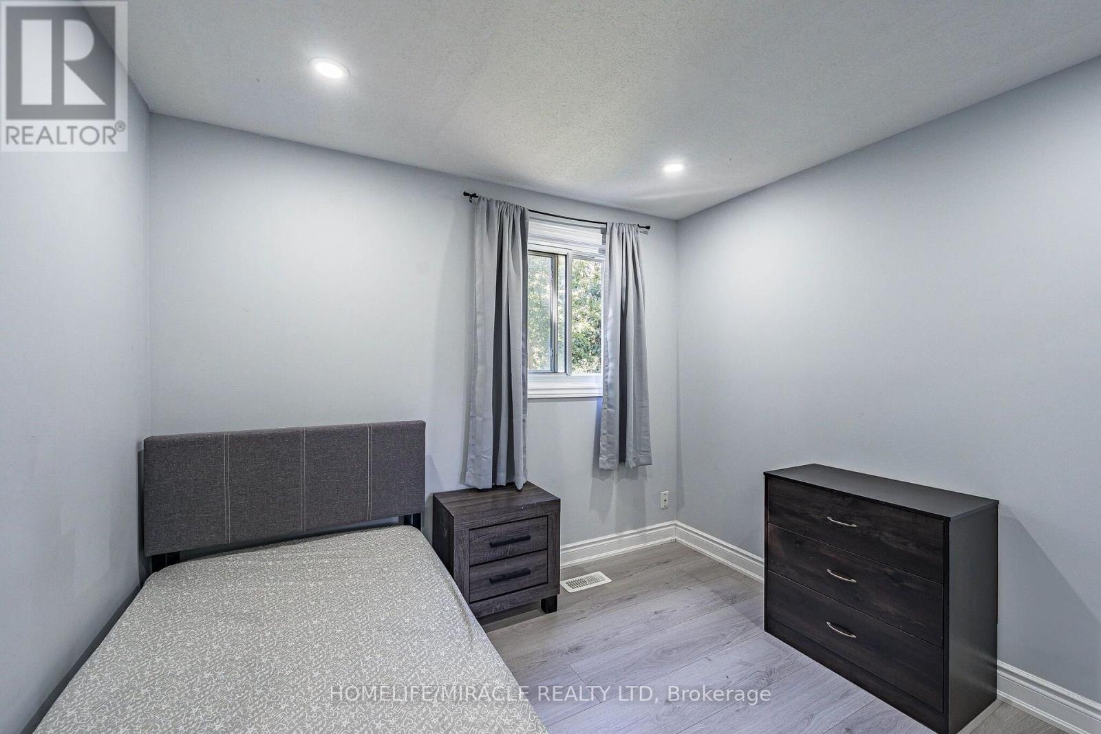 425 Dunvegan Drive — photo 26
