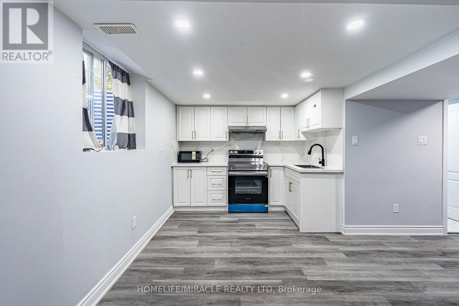 425 Dunvegan Drive — photo 35