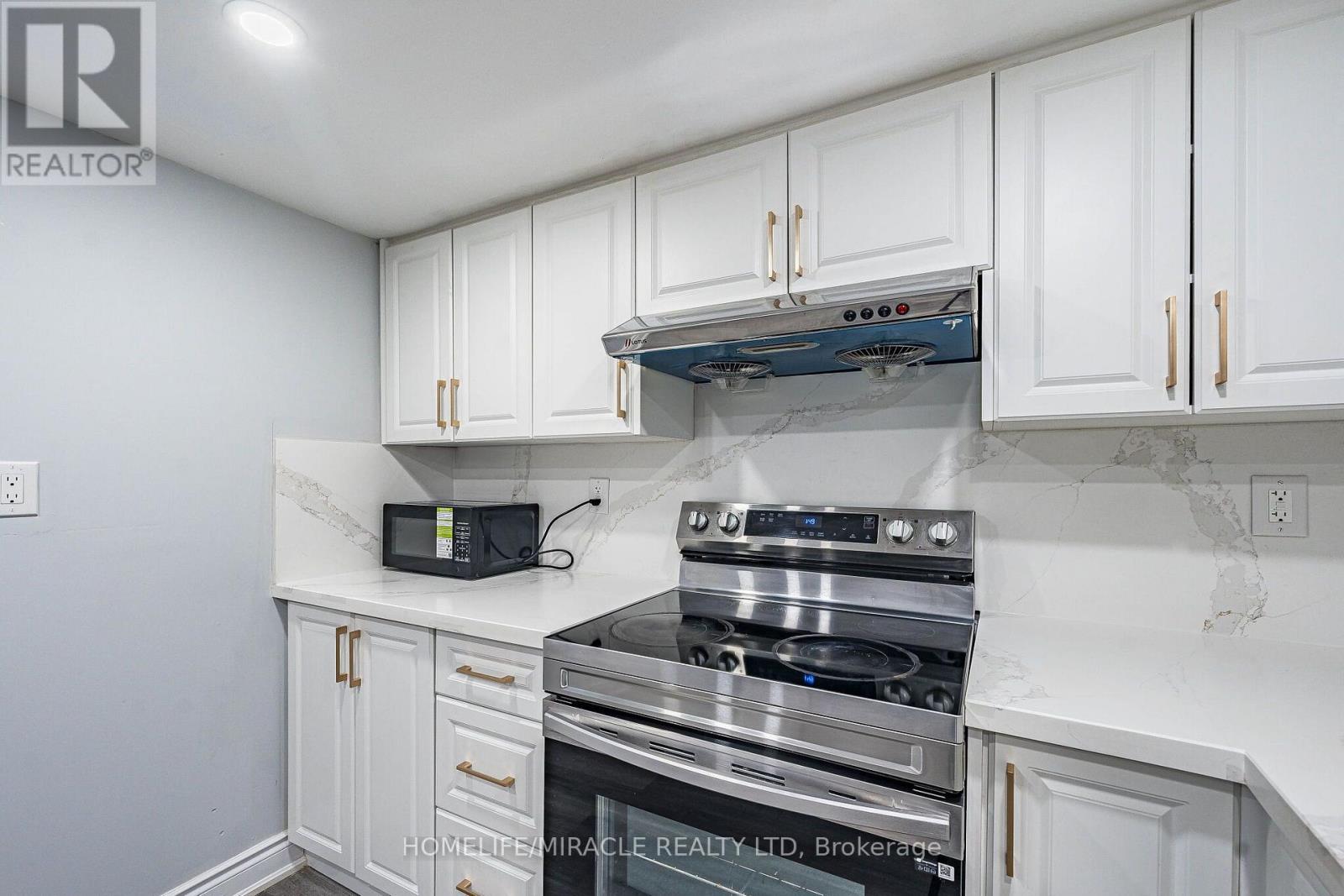 425 Dunvegan Drive — photo 37