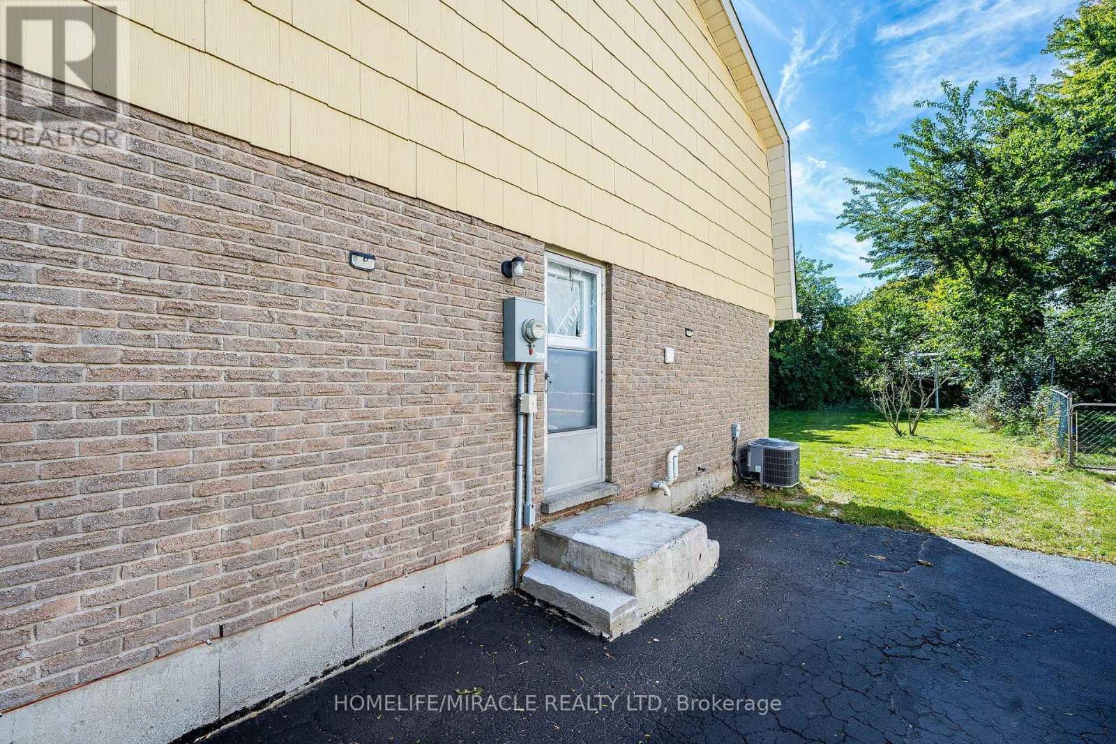 425 Dunvegan Drive — photo 50