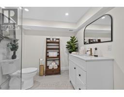 Bedroom 3 - 111 Kingswood Drive, Kitchener, ON N2E1B2 Photo 8