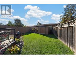 Bathroom - 111 Kingswood Drive, Kitchener, ON N2E1B2 Photo 9