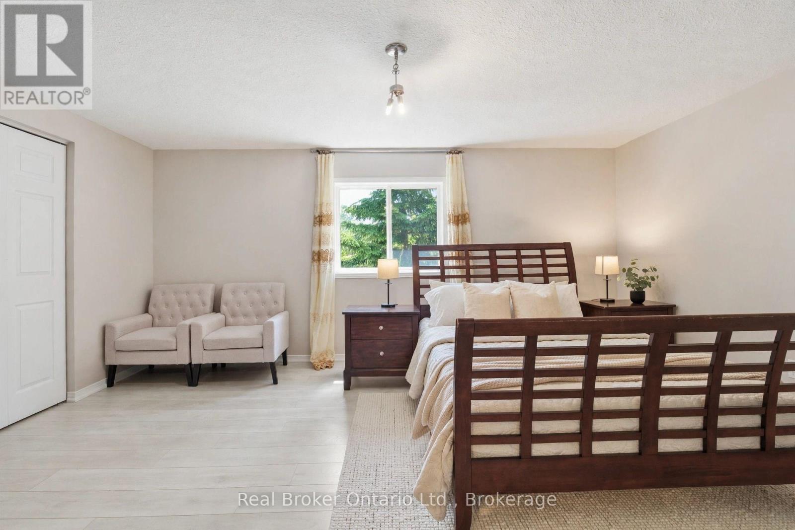 10 Fallowfield Drive — photo 15