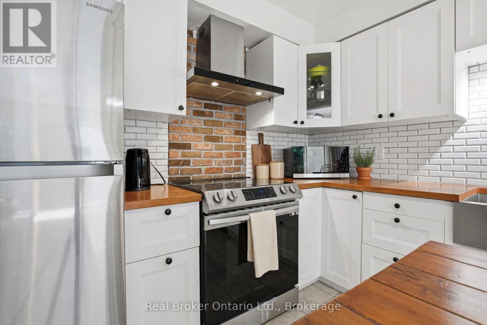 10 Fallowfield Drive — photo 10