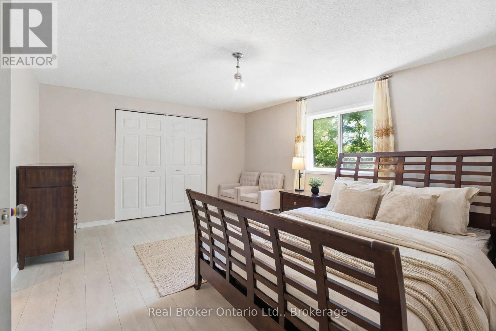 10 Fallowfield Drive — photo 16