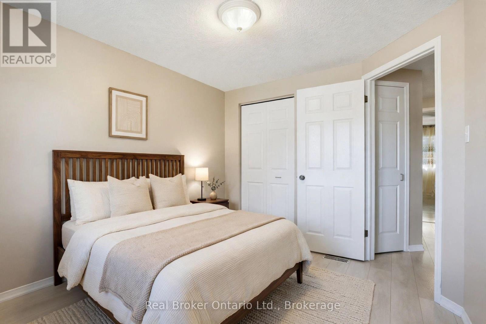 10 Fallowfield Drive — photo 20