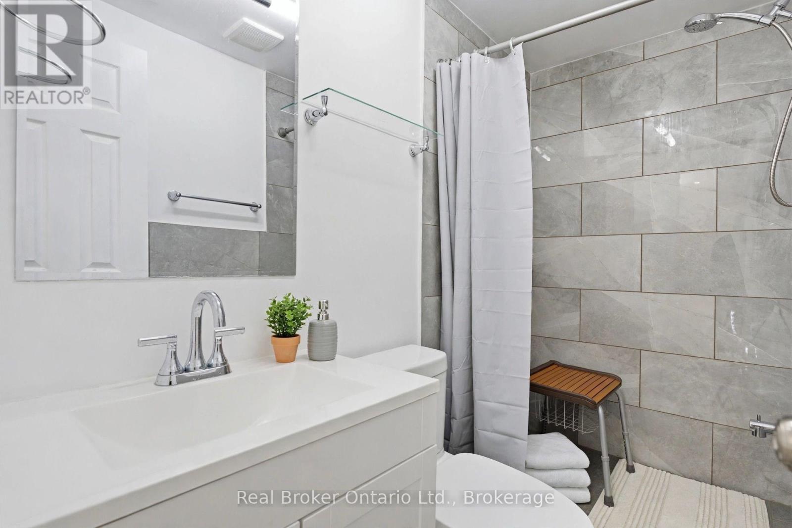 10 Fallowfield Drive — photo 24
