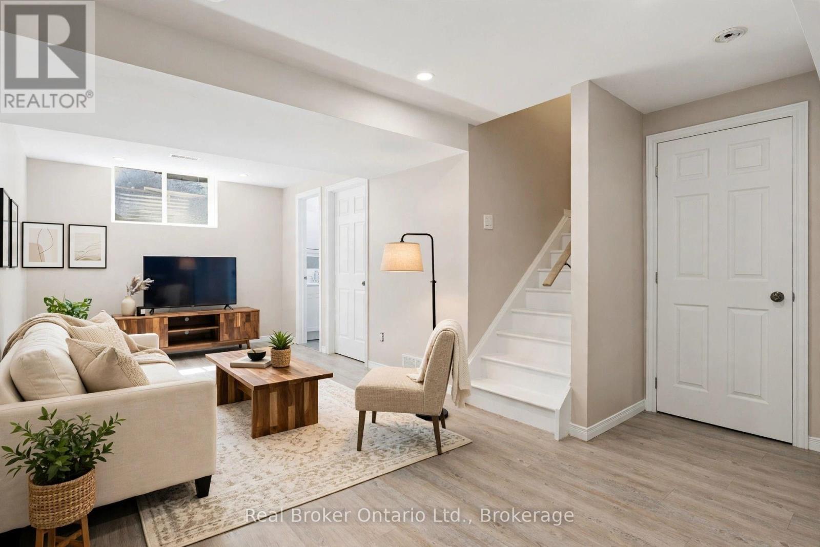 10 Fallowfield Drive — photo 22