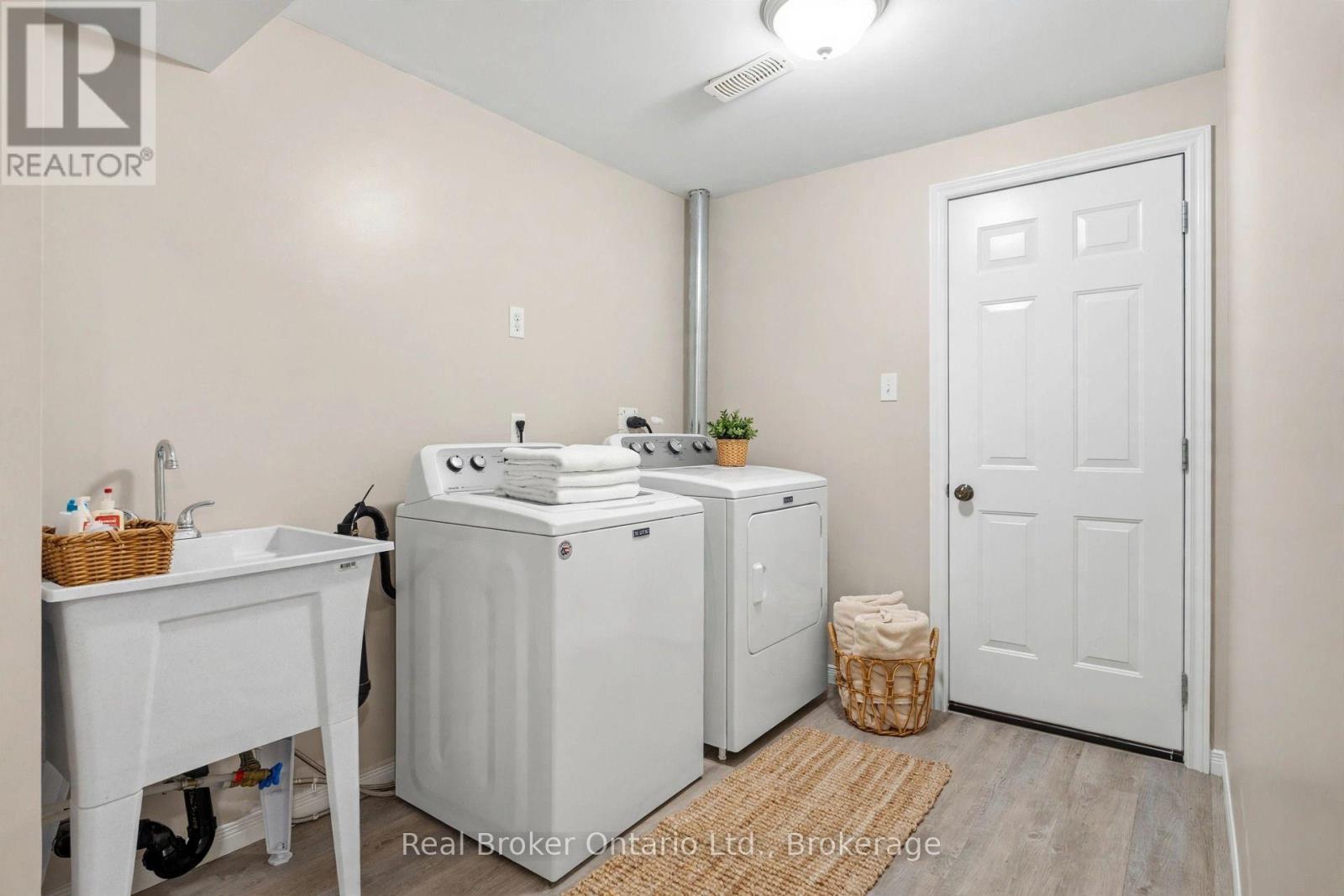 10 Fallowfield Drive — photo 25