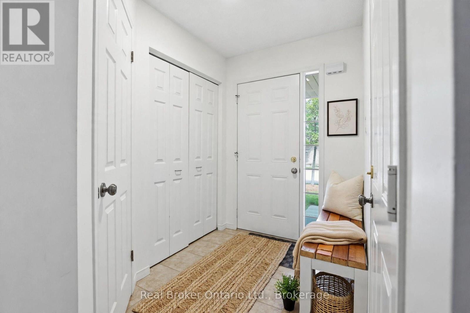 10 Fallowfield Drive — photo 4