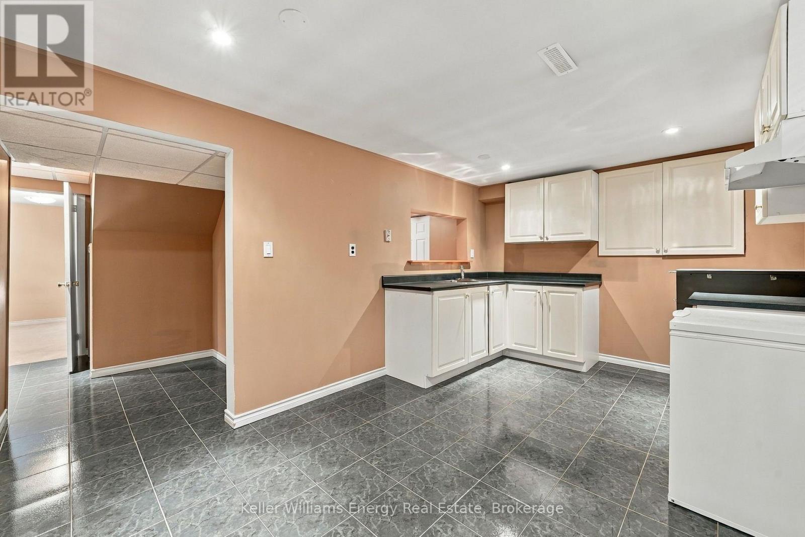 250 Glen Hill Drive, Whitby, ON photo 34