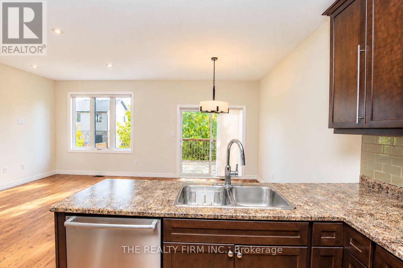 1030 Oakcrossing Gate — photo 14