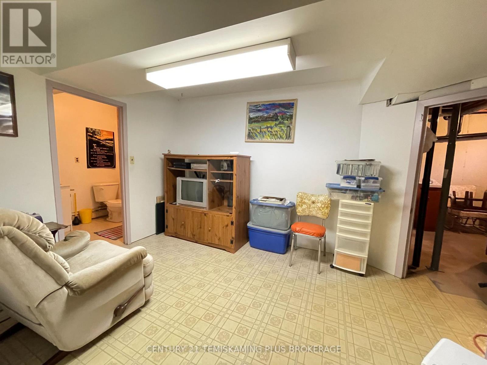 401 Lakeview Avenue South — photo 24