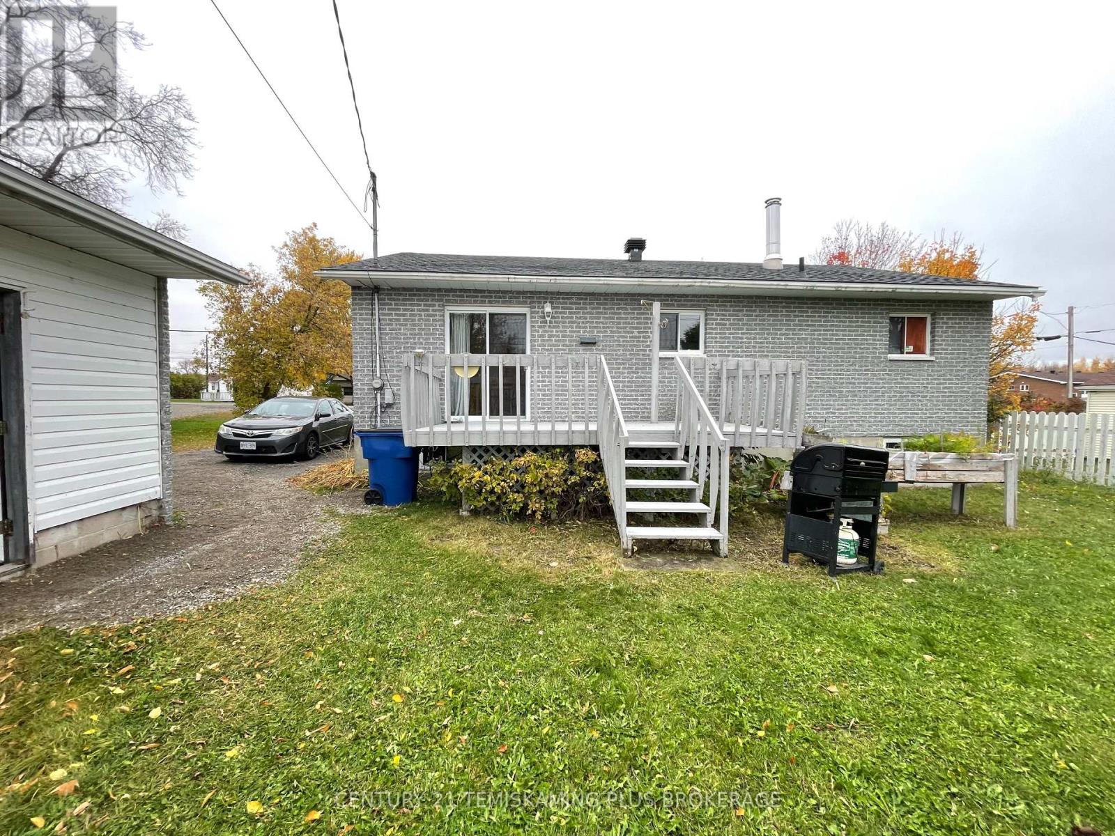 401 Lakeview Avenue South — photo 4