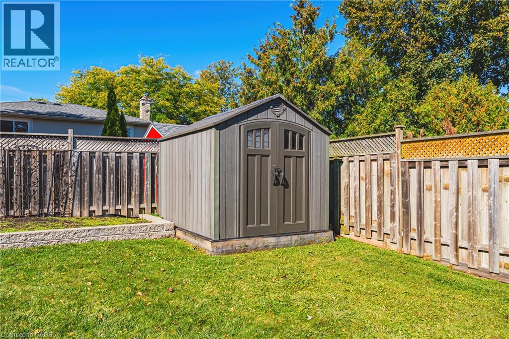 2231 Urwin Crescent — photo 32
