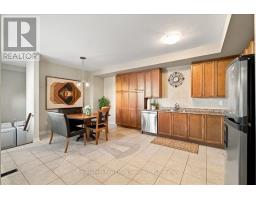 Bathroom - 5569 Waterwind Crescent, Mississauga, ON L5M0G3 Photo 12