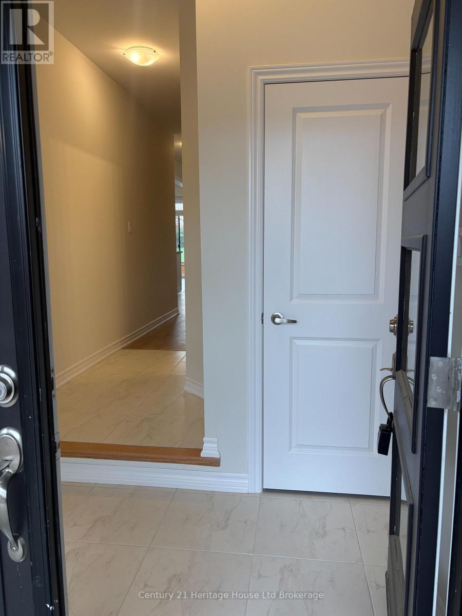 1058 Periwinkle Crescent — photo 3