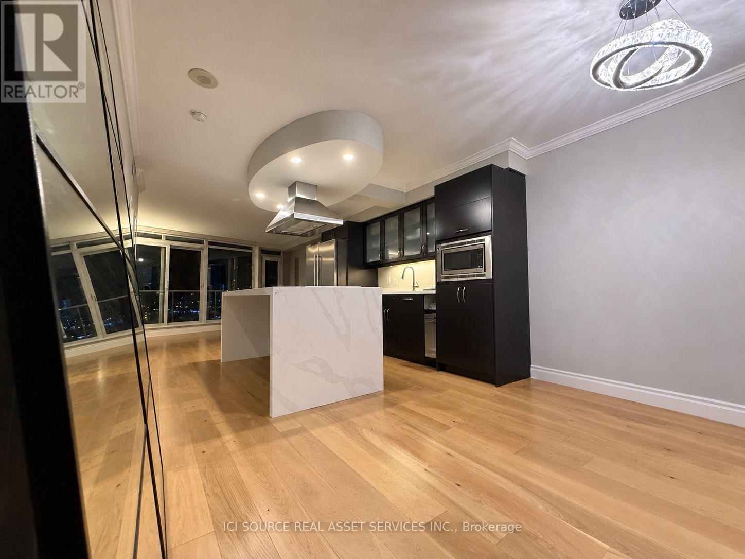 550 Queens Quay West — photo 10