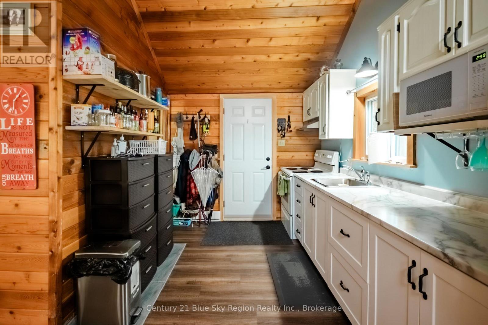 2261 Peninsula Road — photo 3