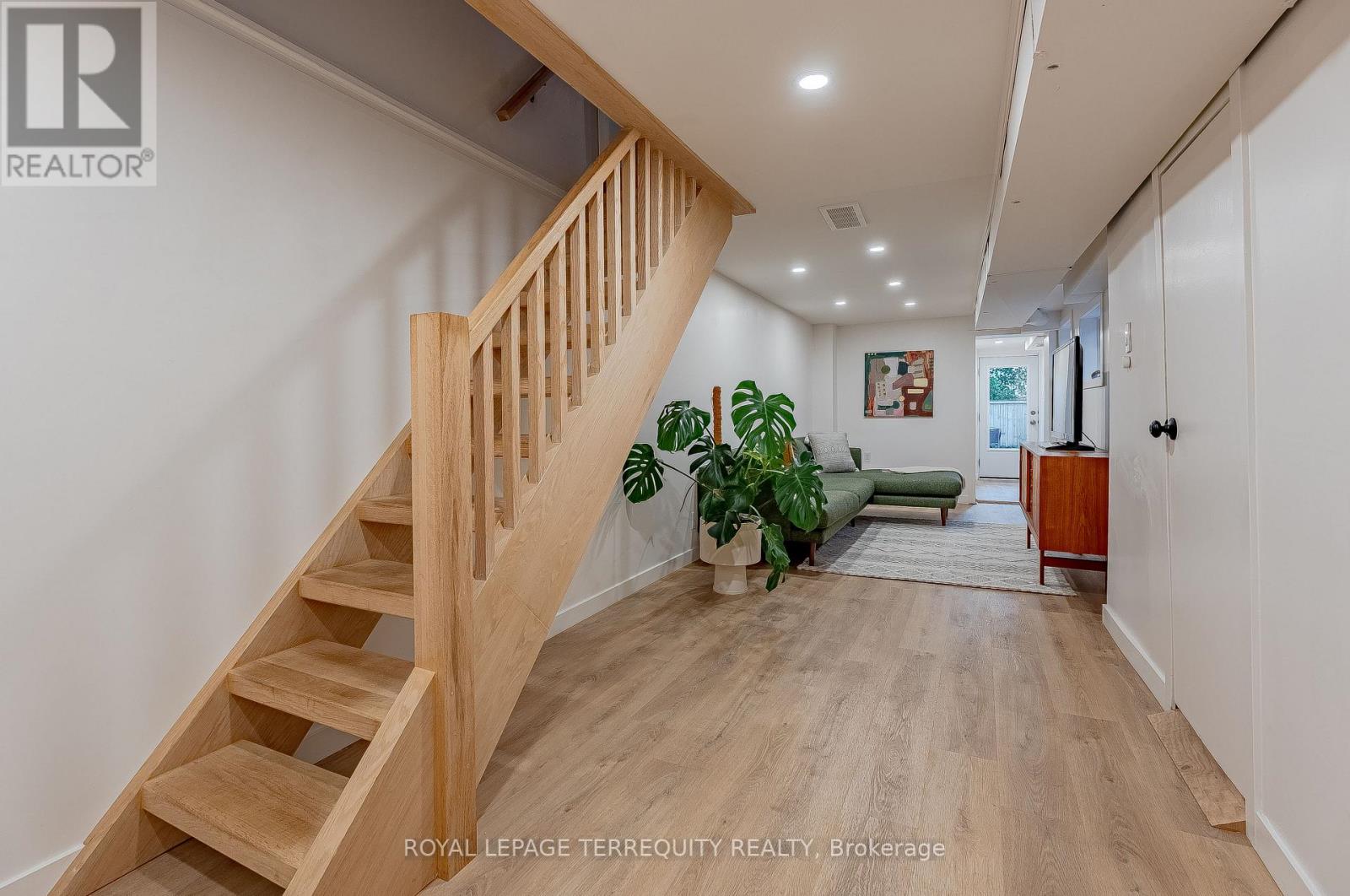 45 Dingwall Avenue — photo 22