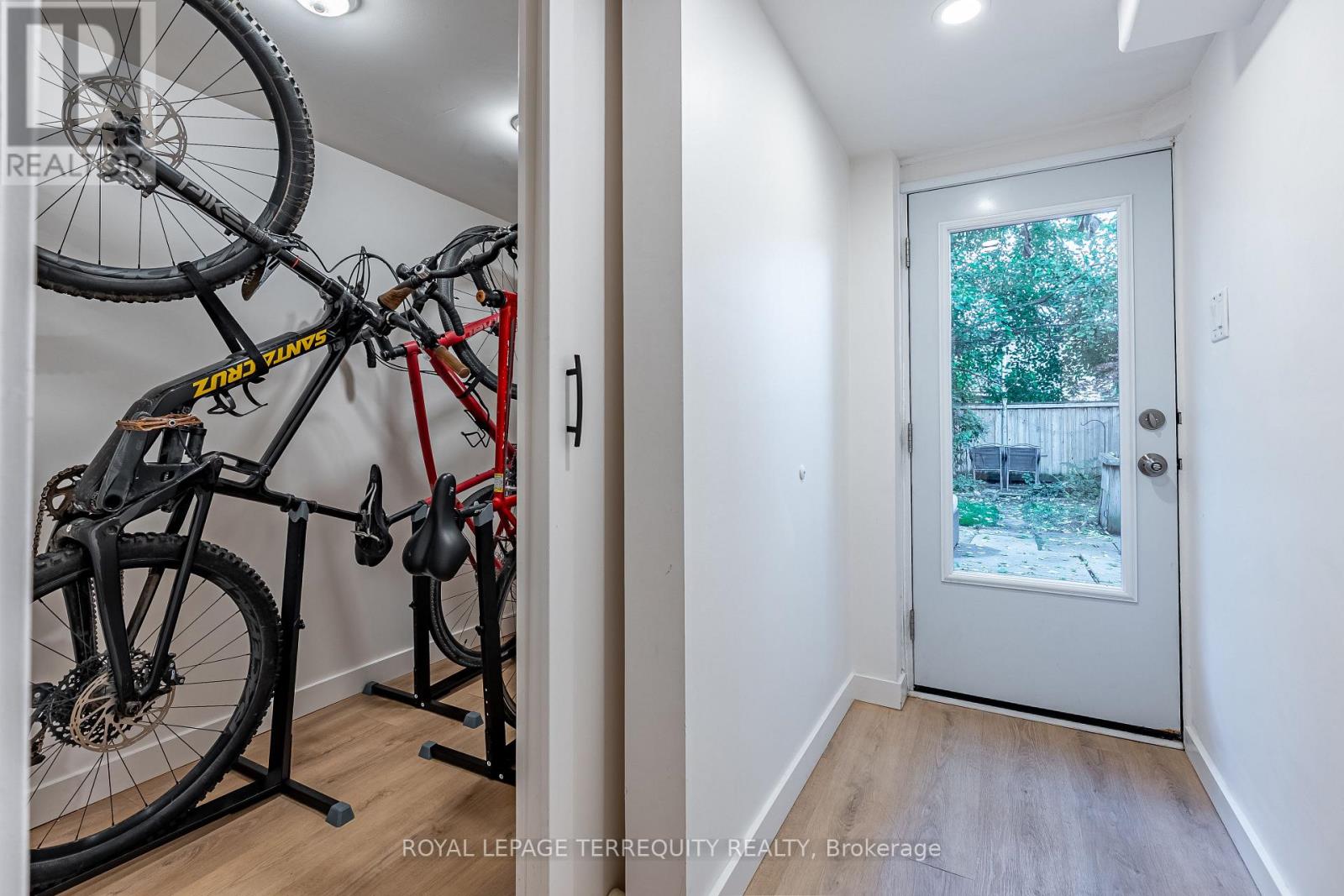 45 Dingwall Avenue — photo 24