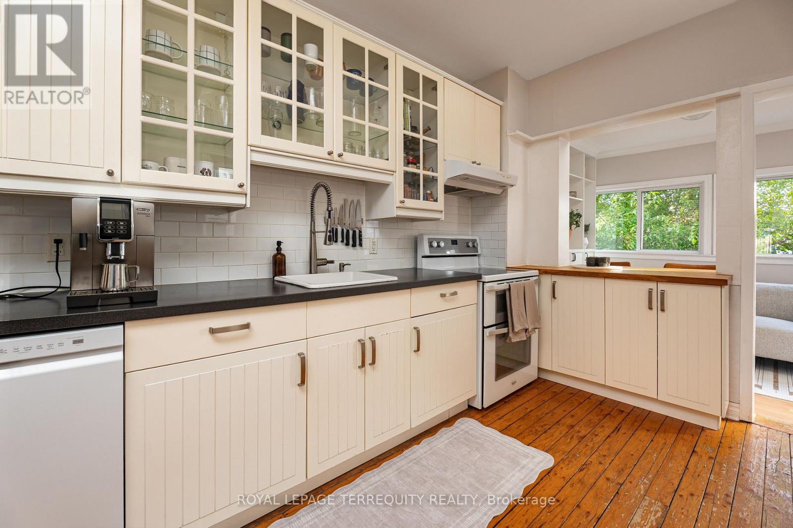 45 Dingwall Avenue — photo 13