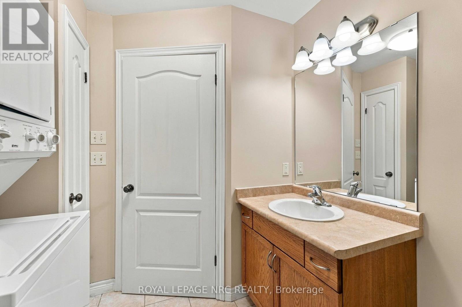 82 Maple Street — photo 8