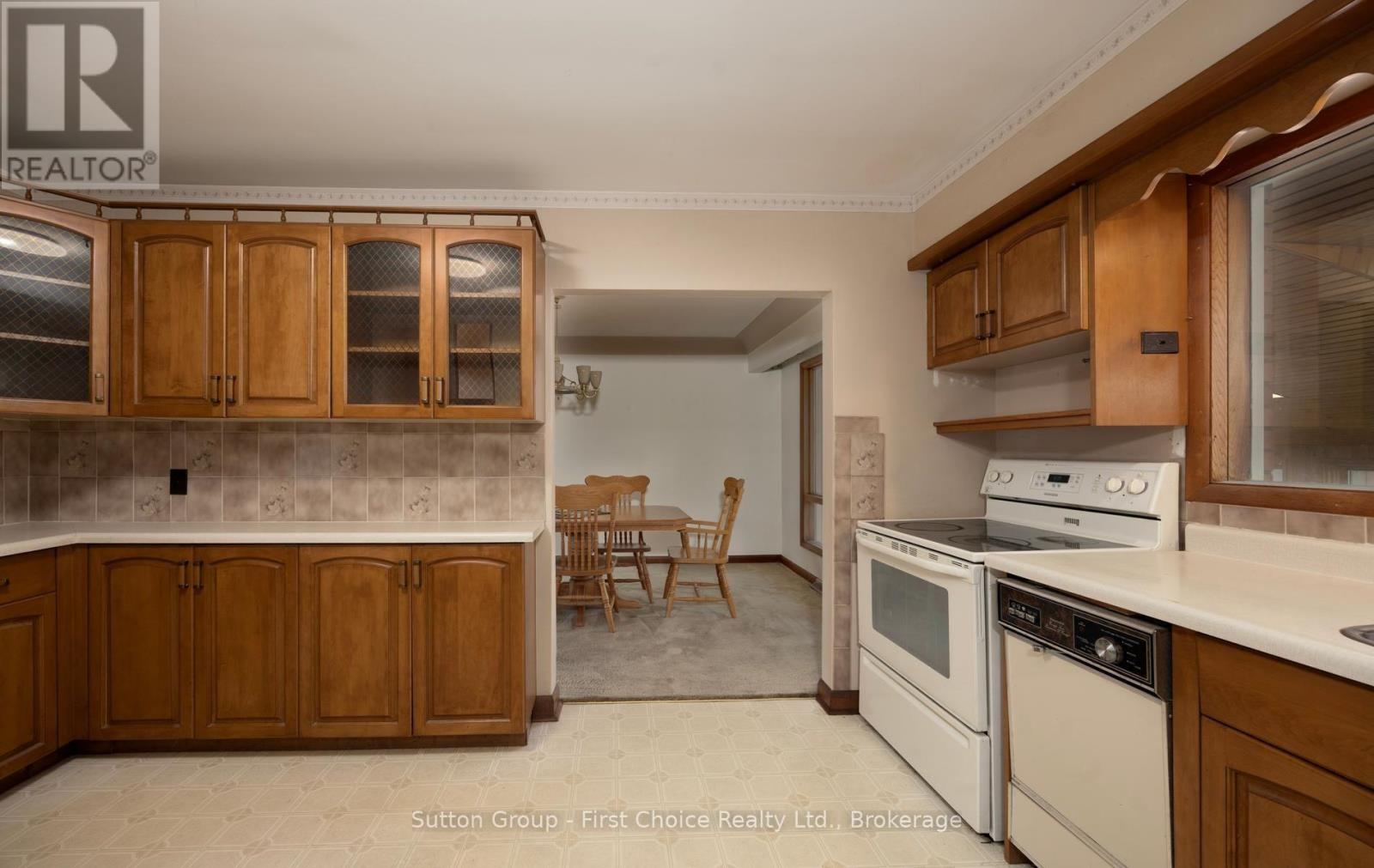 12 MCCULLOCH STREET - 10