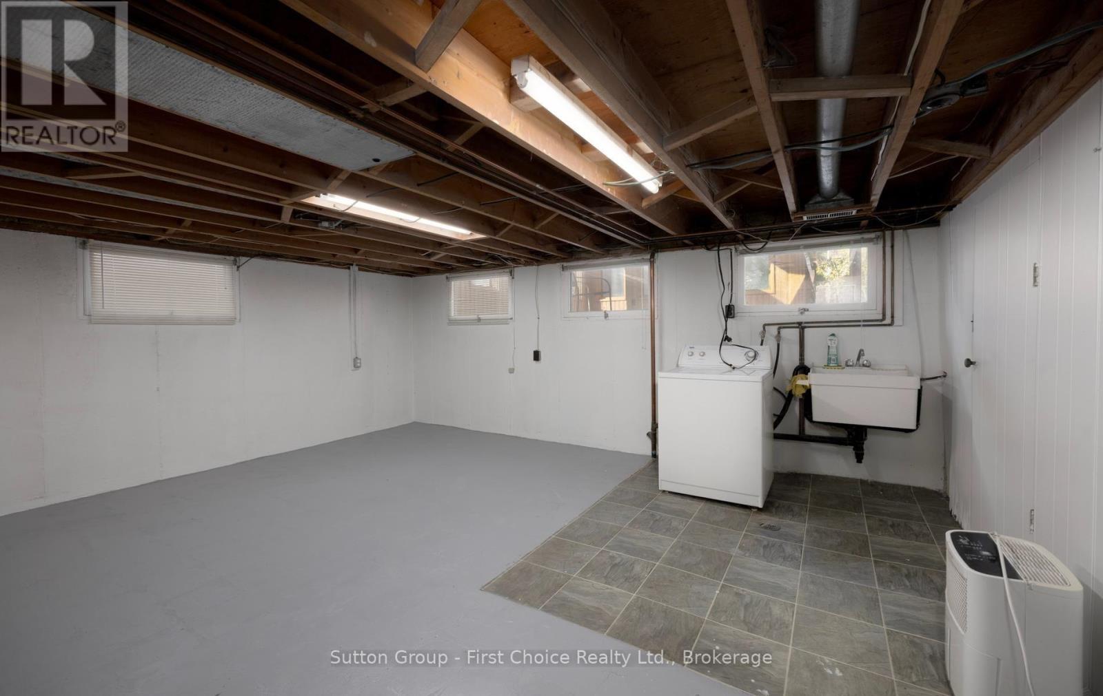 12 MCCULLOCH STREET - 33