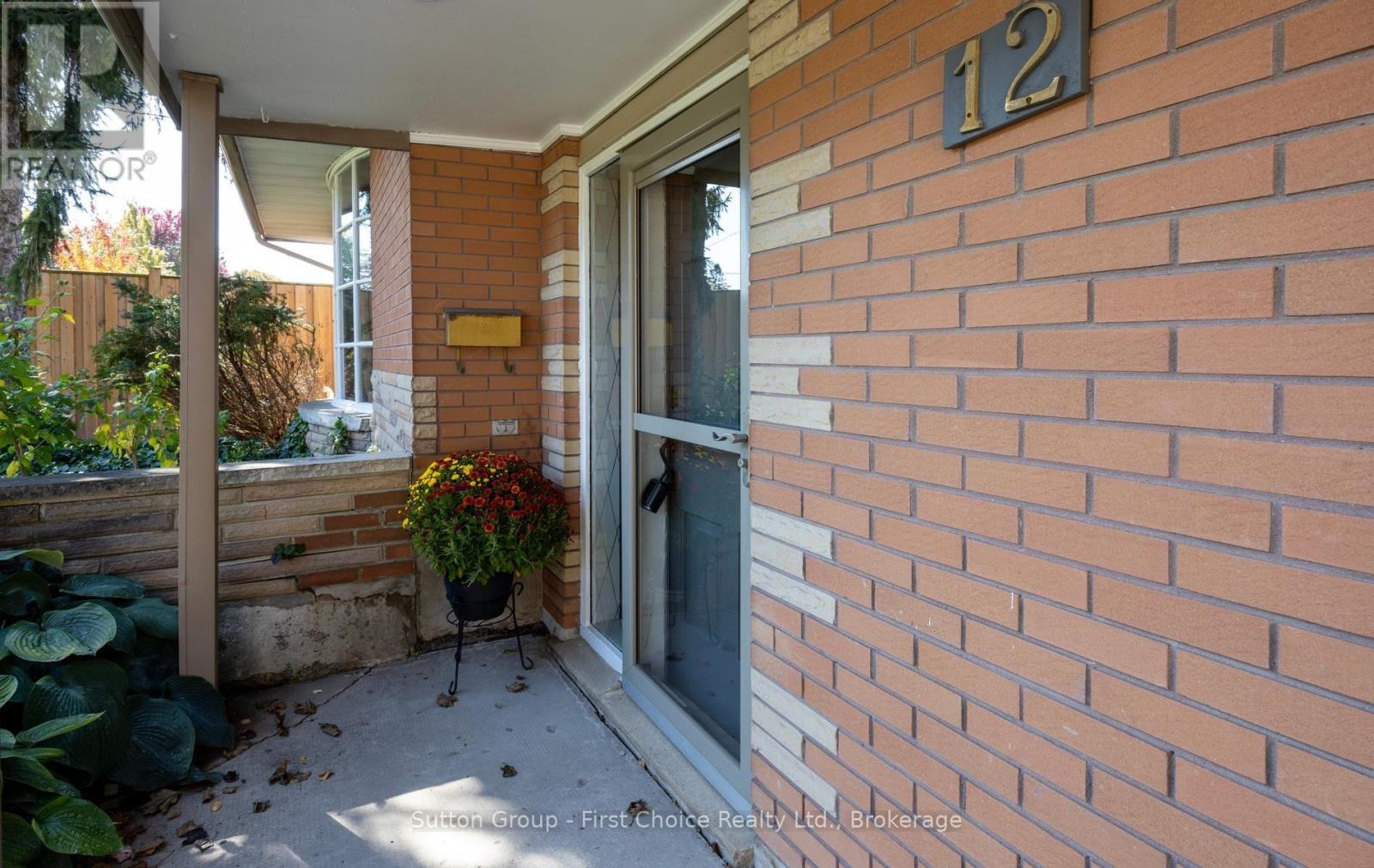 12 Mcculloch Street — photo 4