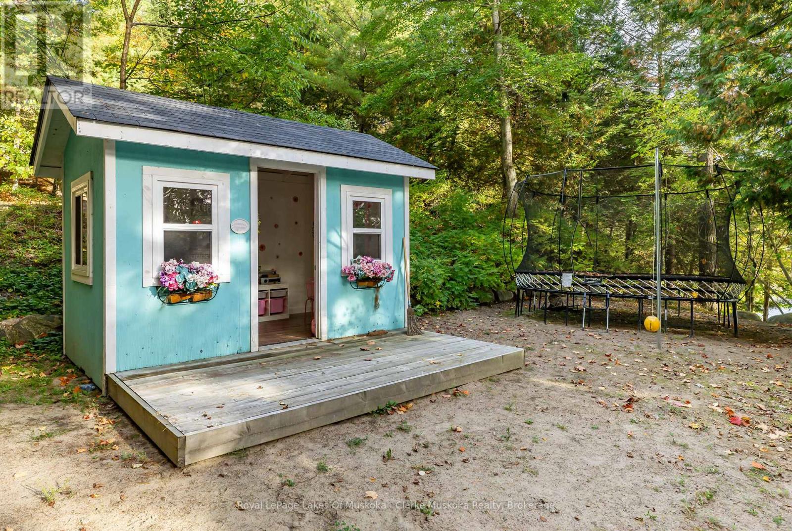 1052 Longhurst Road — photo 48