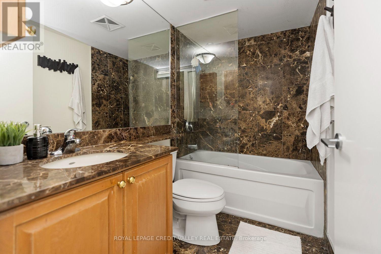 231 Fort York Boulevard — photo 11