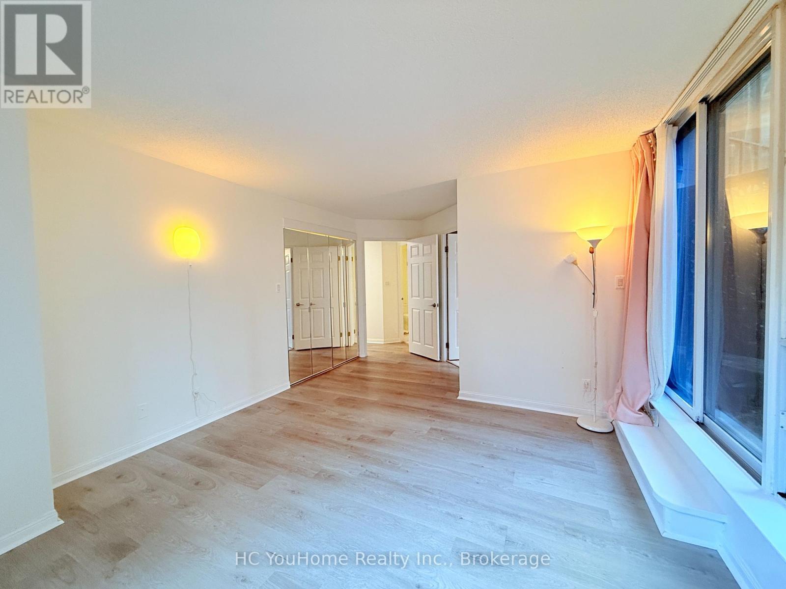 24 Wellesley Street West — photo 13