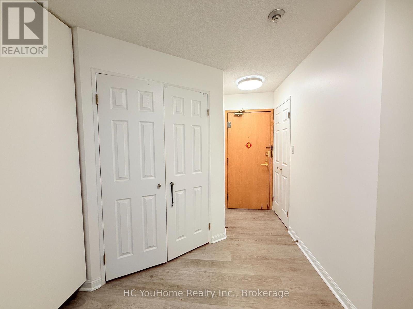 24 Wellesley Street West — photo 16